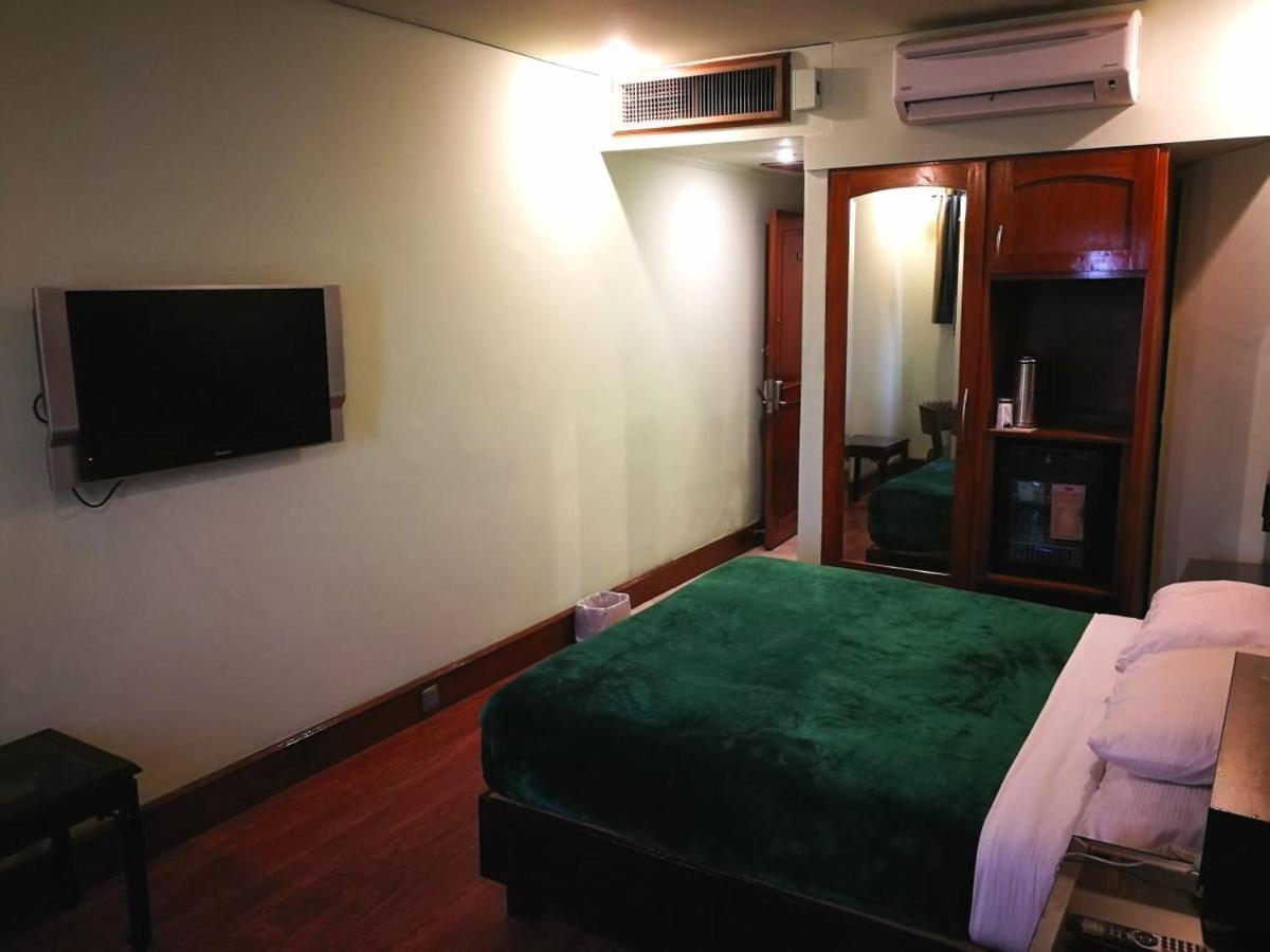 Regency Inn Hotel Lahore Exterior photo
