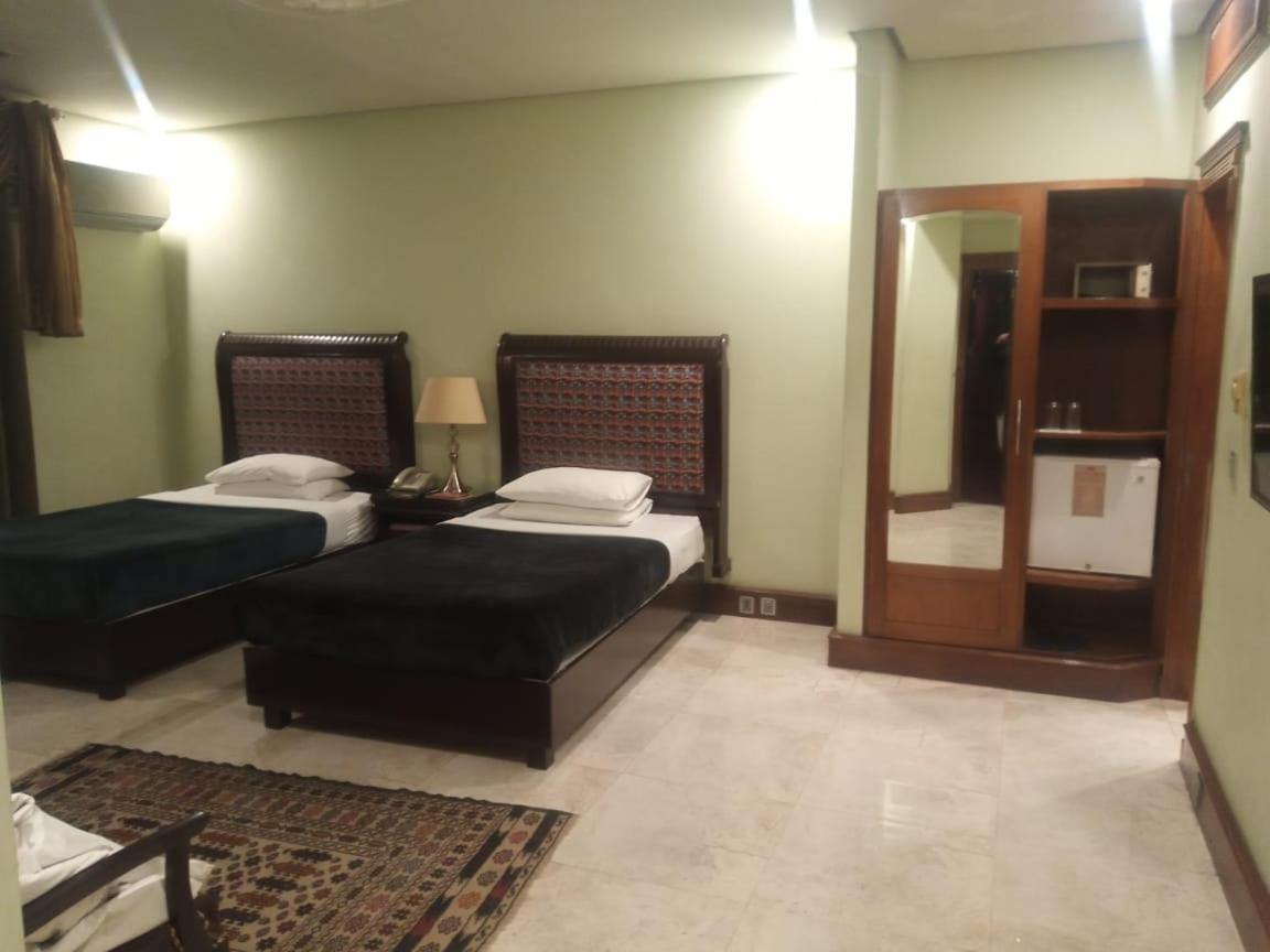 Regency Inn Hotel Lahore Exterior photo