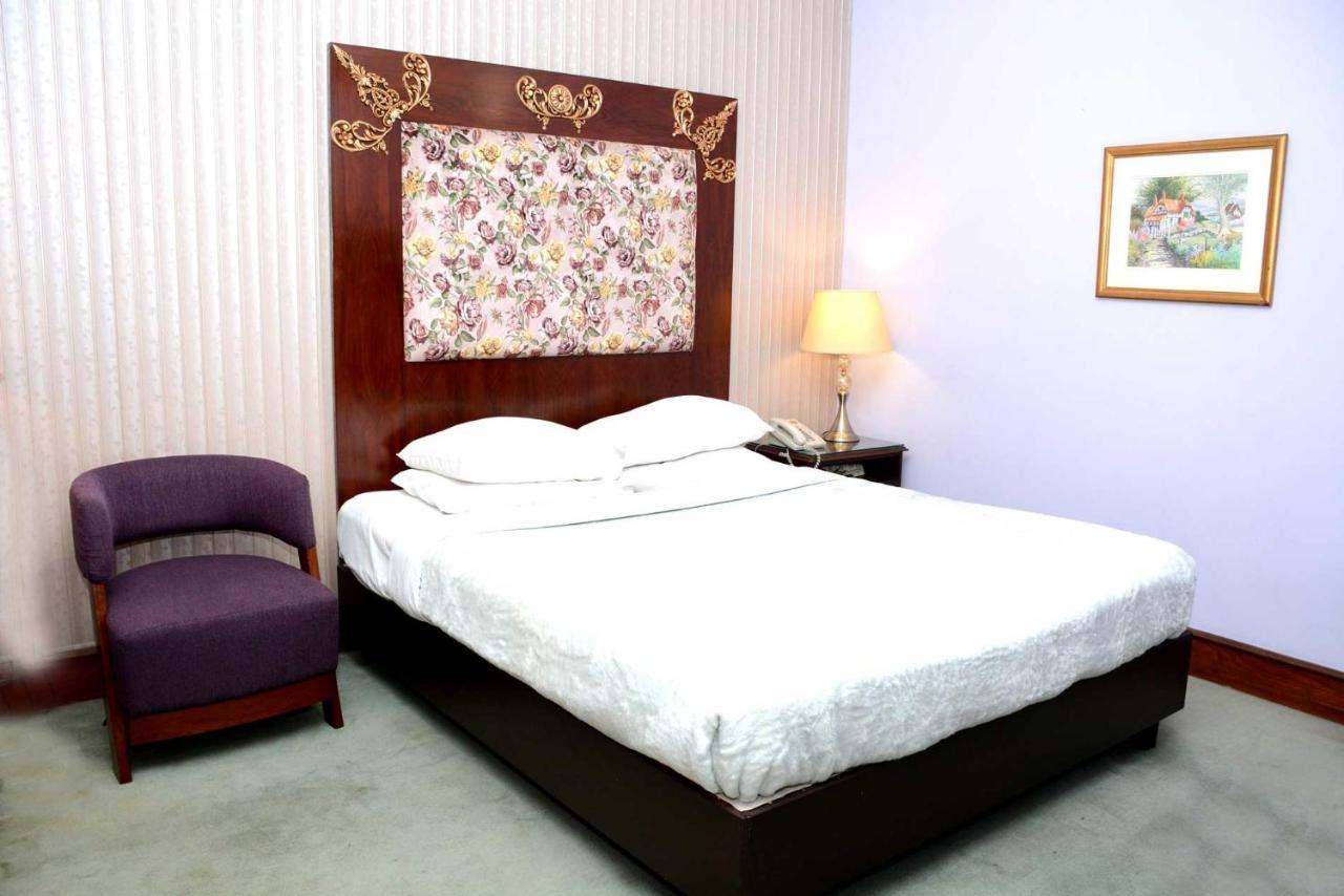 Regency Inn Hotel Lahore Exterior photo