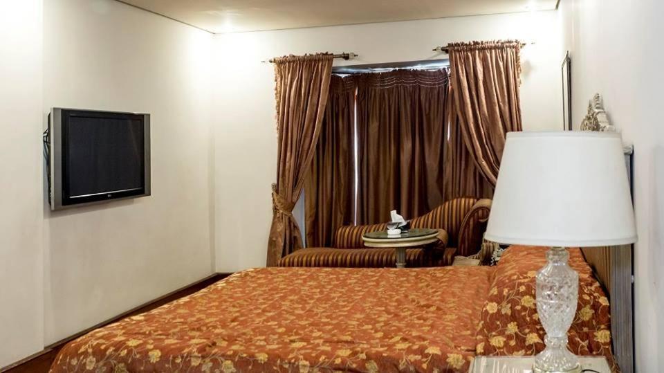 Regency Inn Hotel Lahore Exterior photo