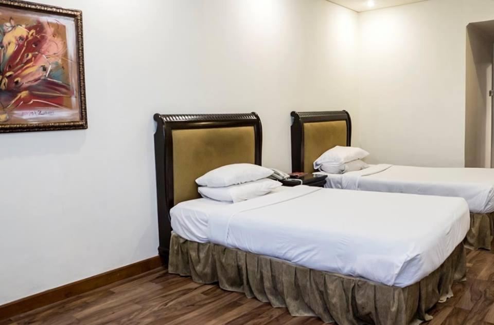 Regency Inn Hotel Lahore Exterior photo